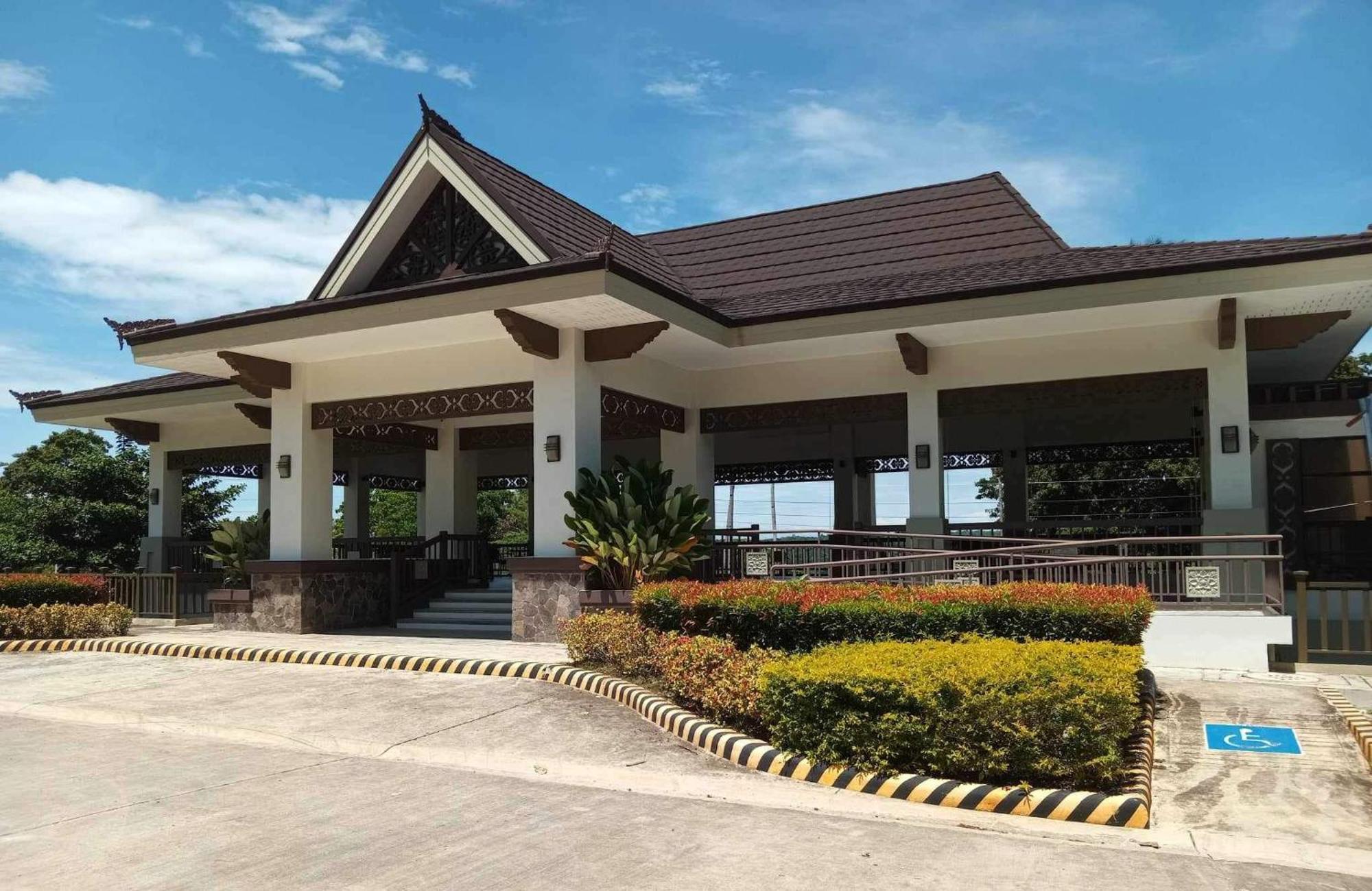 Kembali Condo Resort With Sea View Davao City Екстериор снимка